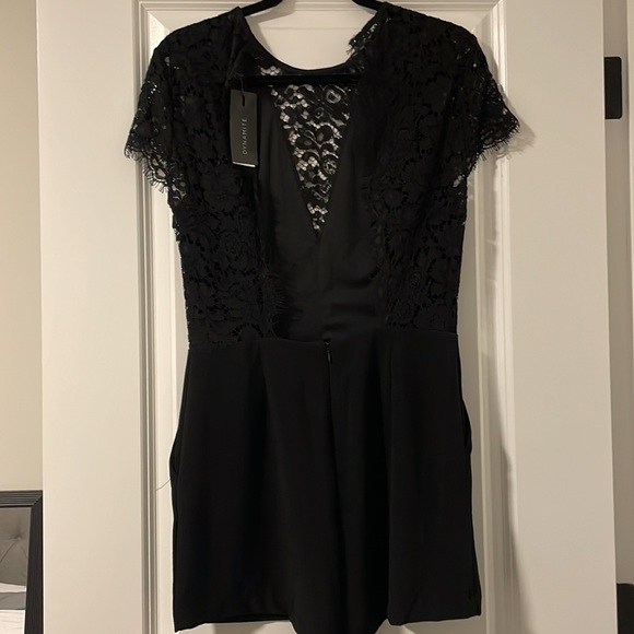 Lace open back romper - Picture 2 of 2